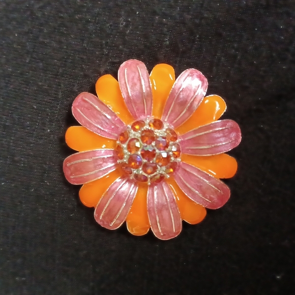 Avon Daisy Flower Brooch - Picture 1 of 3